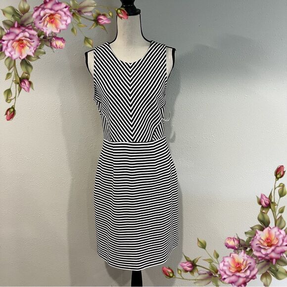 Old Navy striped sleeveless dress - Picture 1 of 11